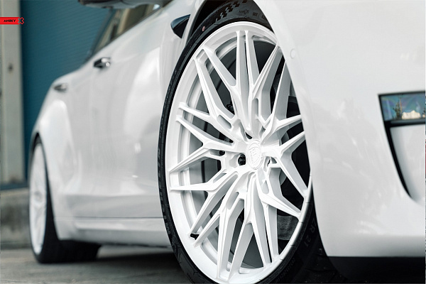 Фото дисков Anrky S1-X1 Белый глянец на Tesla Model S