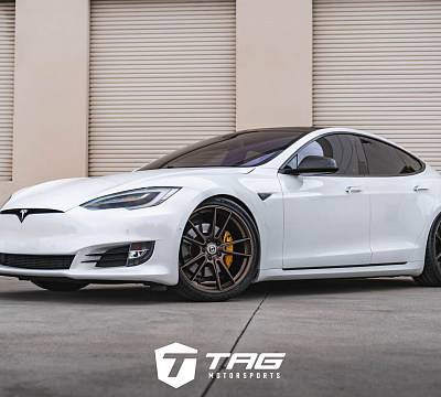 Фото дисков HRE FF04 на Tesla Model S