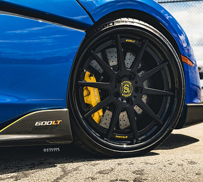Фото дисков Strasse Wheels R10 Deep Concave FS на McLaren 600