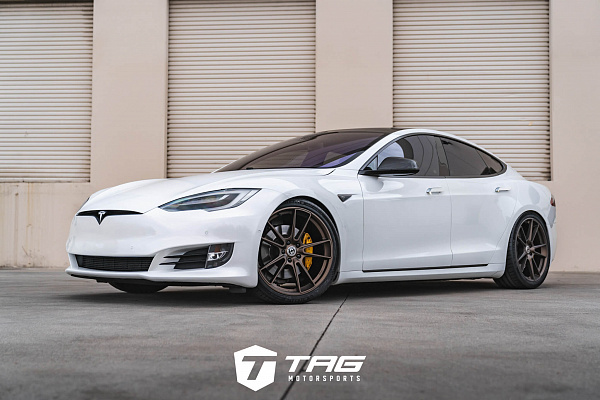 Фото дисков HRE FF04 Сатиновая бронза на Tesla Model S