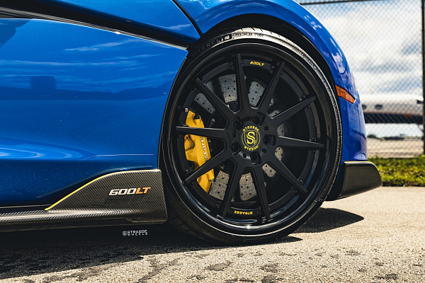 Фото дисков Strasse Wheels R10 Deep Concave FS Черный сатин на McLaren 600