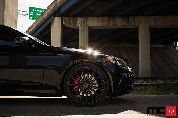 Фото дисков Vossen VFS-2 Черный глянец на Mercedes-Benz S-Class (W222, C217)