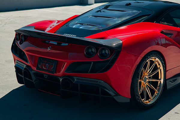 Фото дисков Brixton Forged R11-RS Глянцевое золото на Ferrari F8