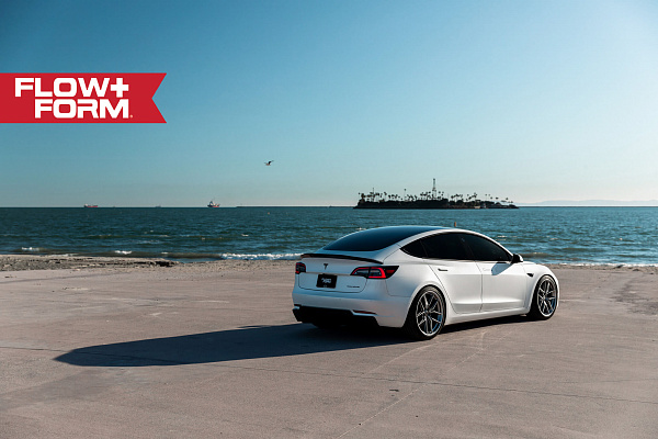 Фото дисков HRE FF21 Глянцевый темный лак на Tesla Model 3