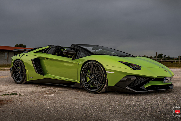 Фото дисков Vossen M-X6 Черный глянец на Lamborghini Aventador