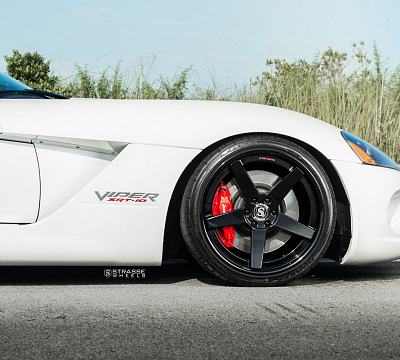 Фото дисков Strasse Wheels S5 Deep Concave на Dodge Viper