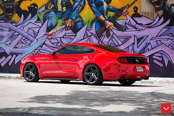 Фото дисков Vossen VFS-5 Глянцевый графит на Ford Mustang VI