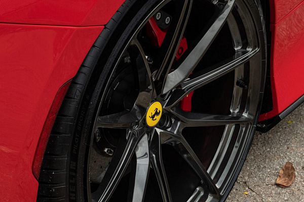 Фото дисков Anrky AN12 Глянцевый темный лак на Ferrari F8
