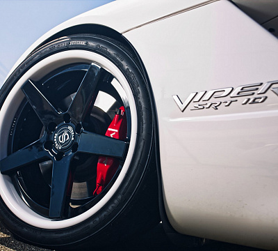 Фото дисков Strasse Wheels S5 Deep Concave FS на Dodge Viper