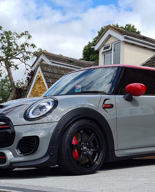 Фото дисков B1 Черный глянец на MINI Cooper III