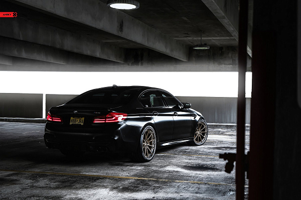 Фото дисков Anrky AN38 Глянцевое темное золото на BMW 5/M5 (G30/F90)