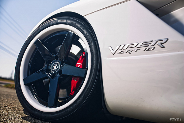 Фото дисков Strasse Wheels S5 Deep Concave FS Другой цвет на Dodge Viper
