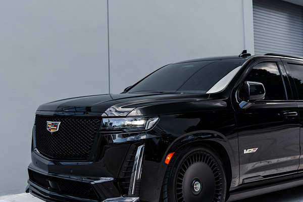 Фото дисков Brixton Forged LX16 Черный сатин на Cadillac Escalade V