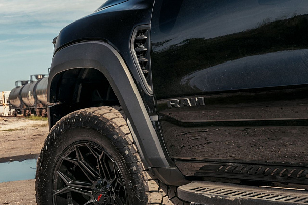 Фото дисков 4PLAY 4P83 Черный глянец на Ram 1500 V