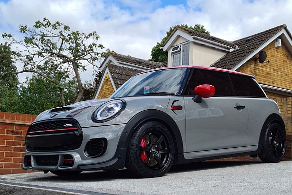 Фото дисков Bola B1 Черный глянец на MINI Cooper III