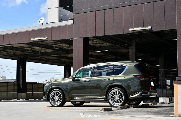 Lexus LX600