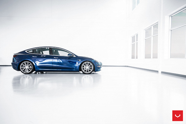 Фото дисков Vossen VFS-1 Серебро на Tesla Model 3