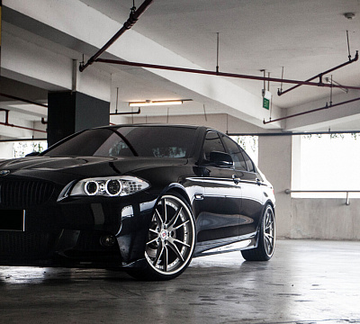 Фото дисков HRE S104 на BMW 5/M5 (F10)
