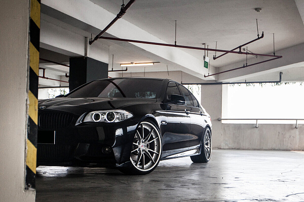 Фото дисков HRE S104 Сатиновый тонированный лак на BMW 5/M5 (F10)
