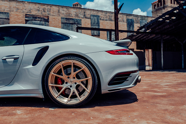 Фото дисков Strasse Wheels SM5RT Deep Concave Duoblock Сатиновая шампань на Porsche 911 VII