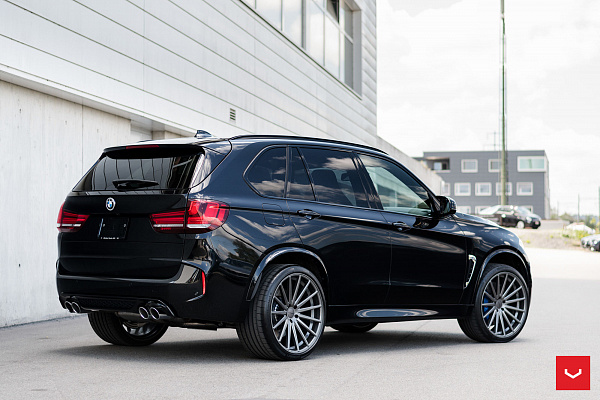 Фото дисков Vossen VFS-2 Глянцевый графит на BMW X5/X5 M (F15/F85)