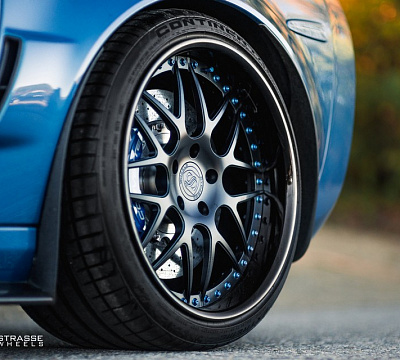 Фото дисков Strasse Wheels SV8 Signature на Chevrolet Corvette C6