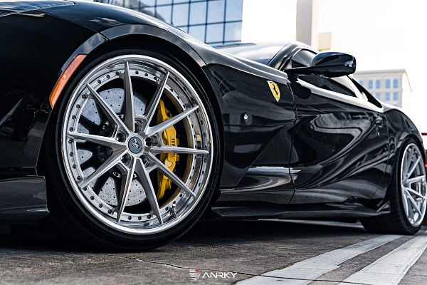 Фото дисков Anrky AN38 Глянцевый лак на Ferrari 812
