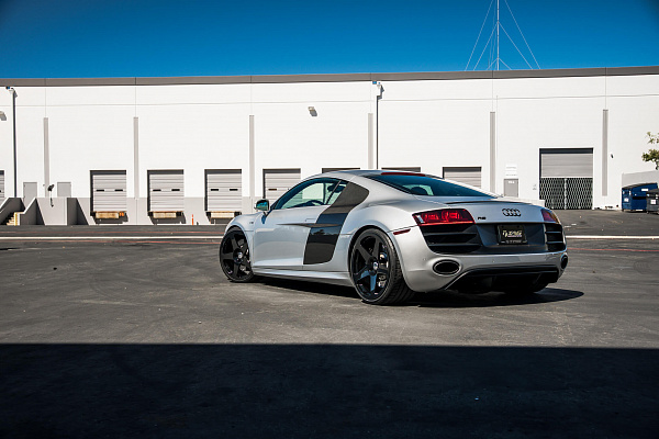 Фото дисков HRE 305M Черный глянец на Audi R8 (Typ 42)