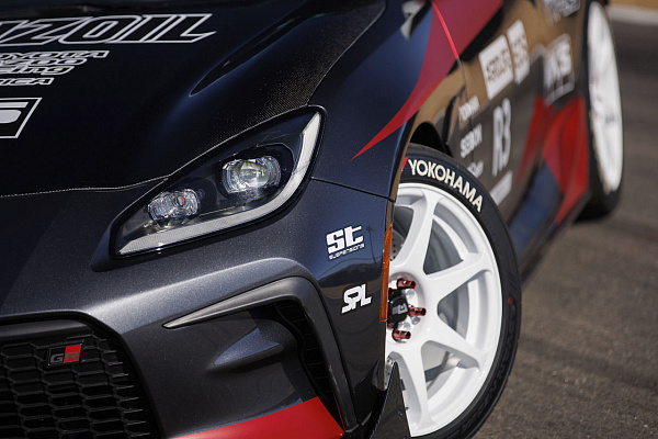 Фото дисков Motegi Racing MR154 BATTLE Белый глянец на Toyota GR86