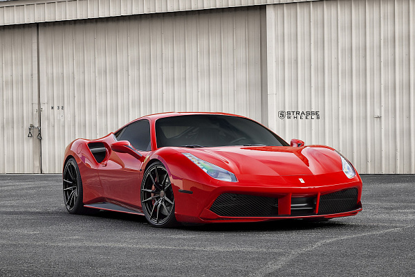 Фото дисков Strasse Wheels SV1 Deep Concave Monoblock Черный глянец на Ferrari 488