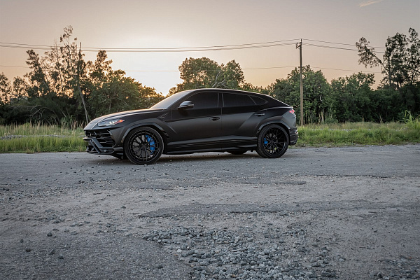 Фото дисков Anrky AN30 Черный сатин на Lamborghini Urus