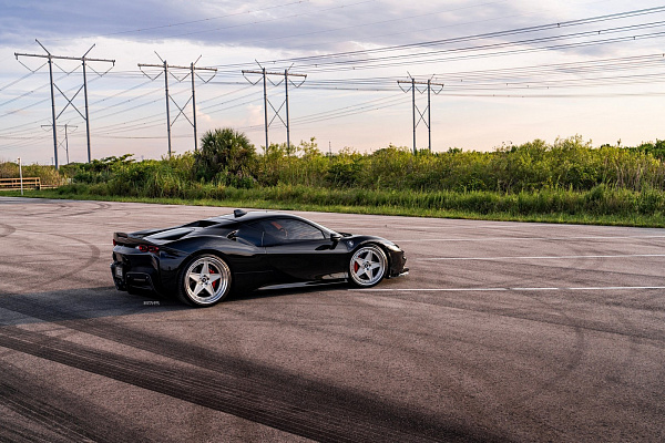 Фото дисков Strasse Wheels F5 Track Глянцевый лак на Ferrari SF90