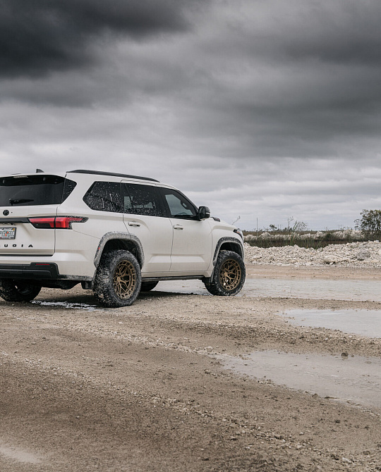 Фото дисков HFX-1 (6-Lug) Сатиновая бронза на Toyota Sequoia III