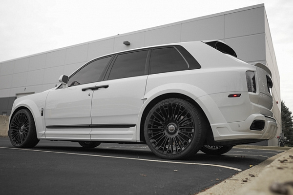 Фото дисков Brixton Forged LX01 Черный глянец на Rolls-Royce Cullinan