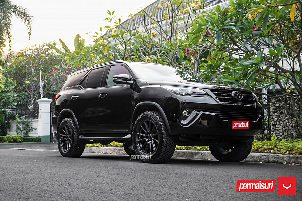 Фото дисков Vossen HF6-1 Черный сатин на Toyota Fortuner II