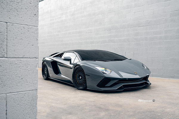 Фото дисков HRE 501 Черный сатин на Lamborghini Aventador