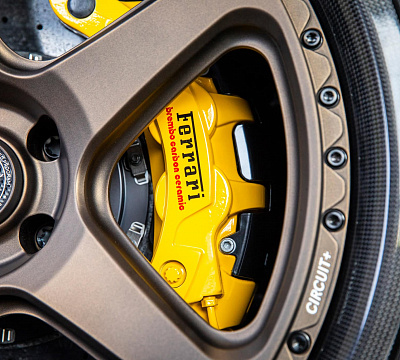 Фото дисков Brixton Forged TR05 на Ferrari 296