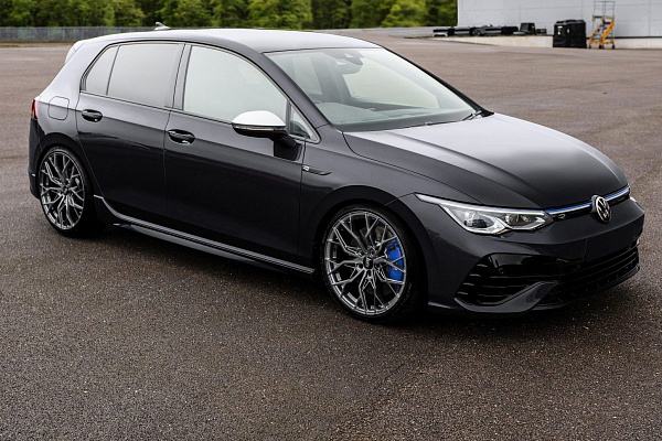 Фото дисков Bola FLX Глянцевый графит на Volkswagen Golf VIII