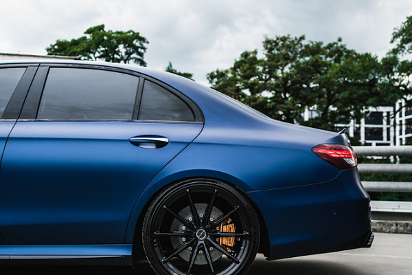 Фото дисков Brixton Forged R11-R Черный глянец на Mercedes-Benz E-Class (W213, S213, C238)