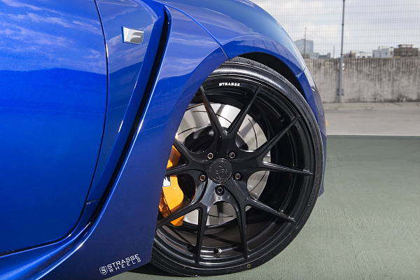 Фото дисков Strasse Wheels SM5R Deep Concave Monoblock Черный глянец на Lexus RC