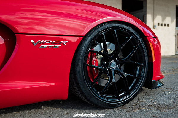 Фото дисков HRE R161 Lightweight Черный глянец на Dodge Viper