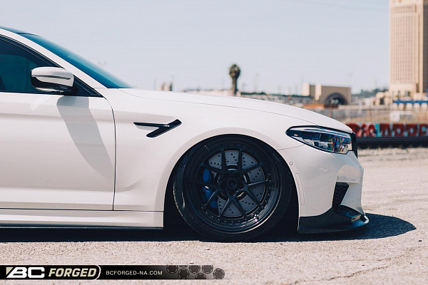 Фото дисков BC Forged LE52 // MLE52 Черный глянец на BMW 5/M5 (G30/F90)