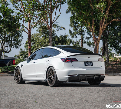 Фото дисков HRE FF28 на Tesla Model 3