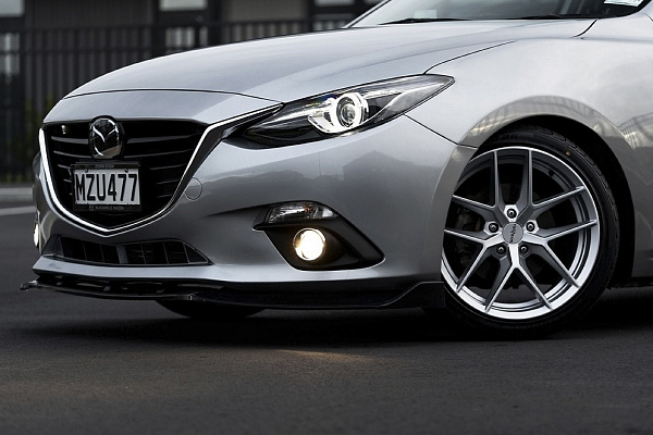 Фото дисков Rotiform FLG Серебро на Mazda 3 III