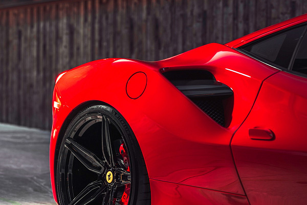 Фото дисков Brixton Forged PF4 Черный глянец на Ferrari 488