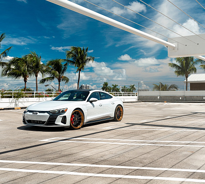 Фото дисков Strasse Wheels SV10 Deep Concave FS на Audi E-tron GT
