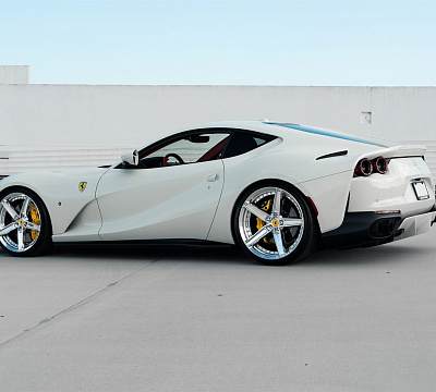 Фото дисков Anrky AN25 на Ferrari 812