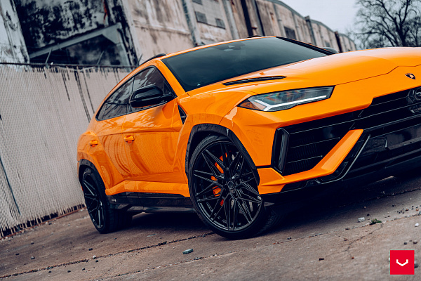 Фото дисков Vossen HF-7 Черный глянец на Lamborghini Urus
