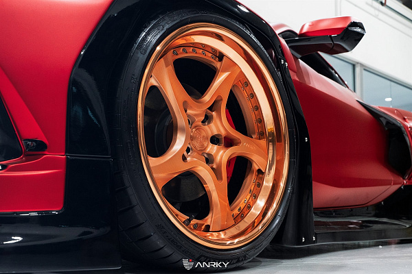 Фото дисков Anrky XR-305 Глянцевая медь на Chevrolet Corvette C8