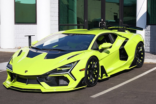 Фото дисков Brixton Forged NC04-R Черный сатин на Lamborghini Revuelto
